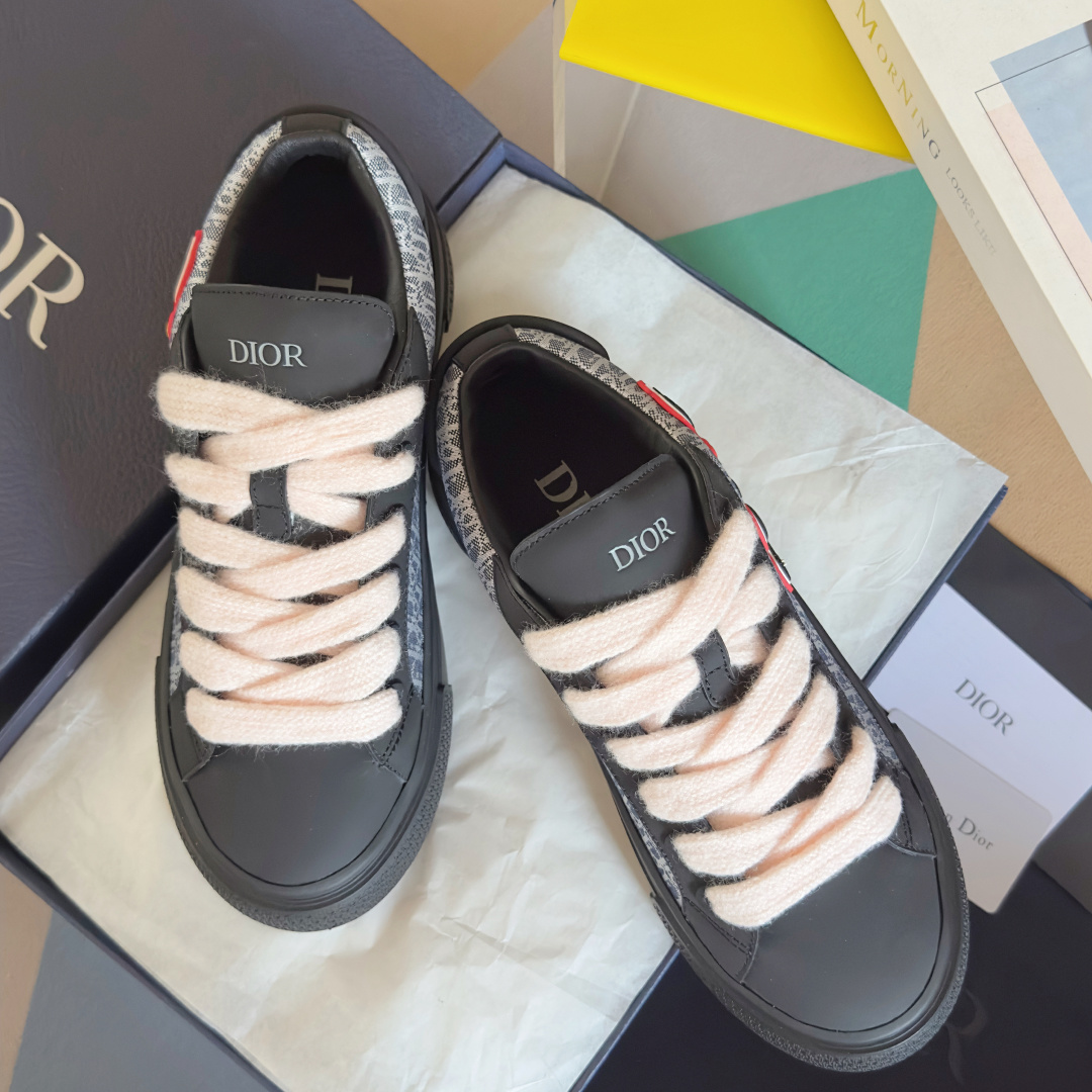 顶级版本:情侣款
迪奥Dior B33系列 最新蛇年限定 情侣款 休闲 运动鞋 滑板鞋
原版购入开发 做