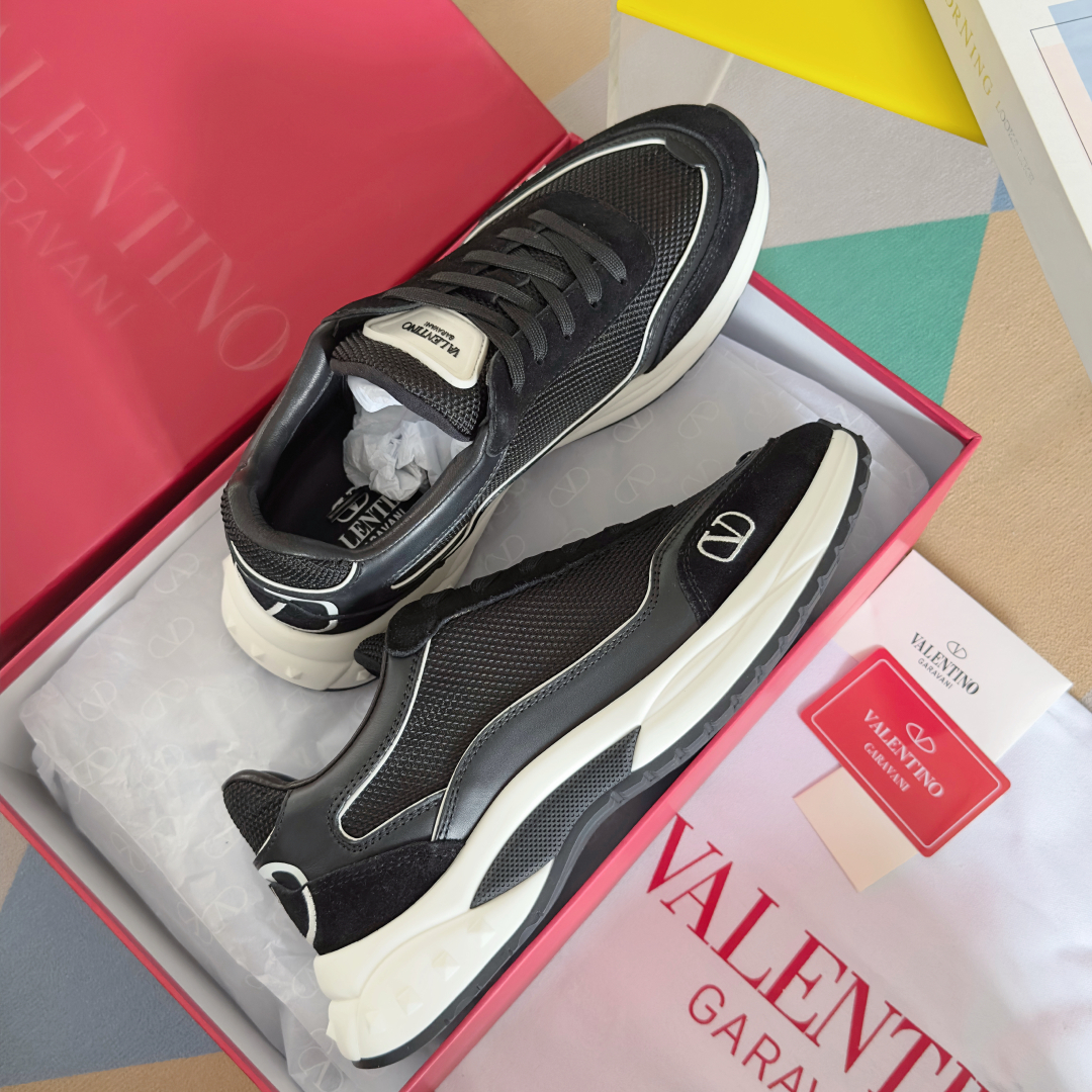 顶级版本：
Valentino华伦天奴 V家 最新款 厚底 休闲 运动鞋
原版购入开发 做货 最新款 运