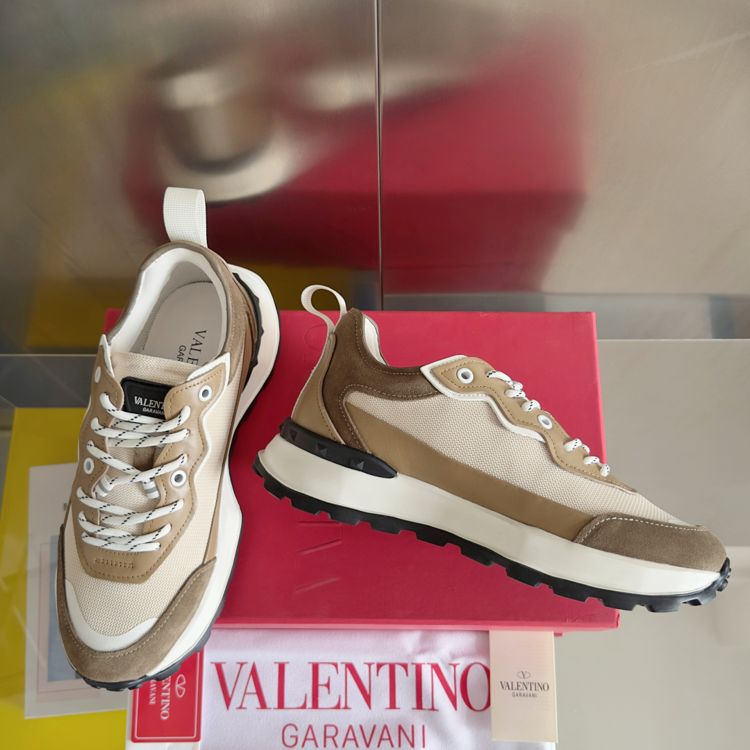 顶级版本：
Valentino华伦天奴 V家 最新款 厚底 休闲 运动鞋
原版购入开发 做货 最新款 运
