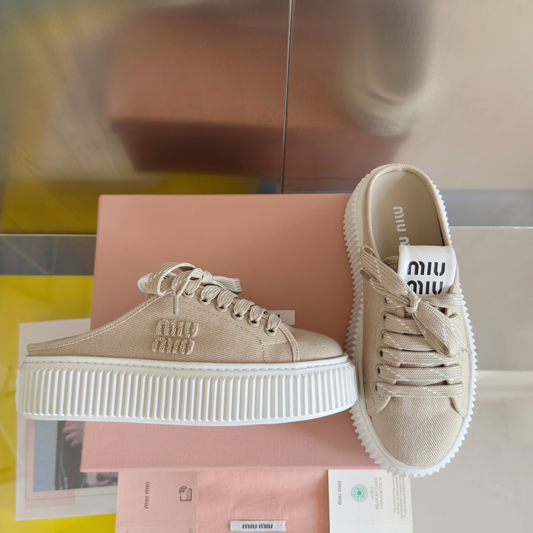 顶级版本：女款
MiuMiu缪缪 最新款 魔术贴 帆布 厚底 饼干鞋 休闲 运动鞋
原版购入开发 做货 