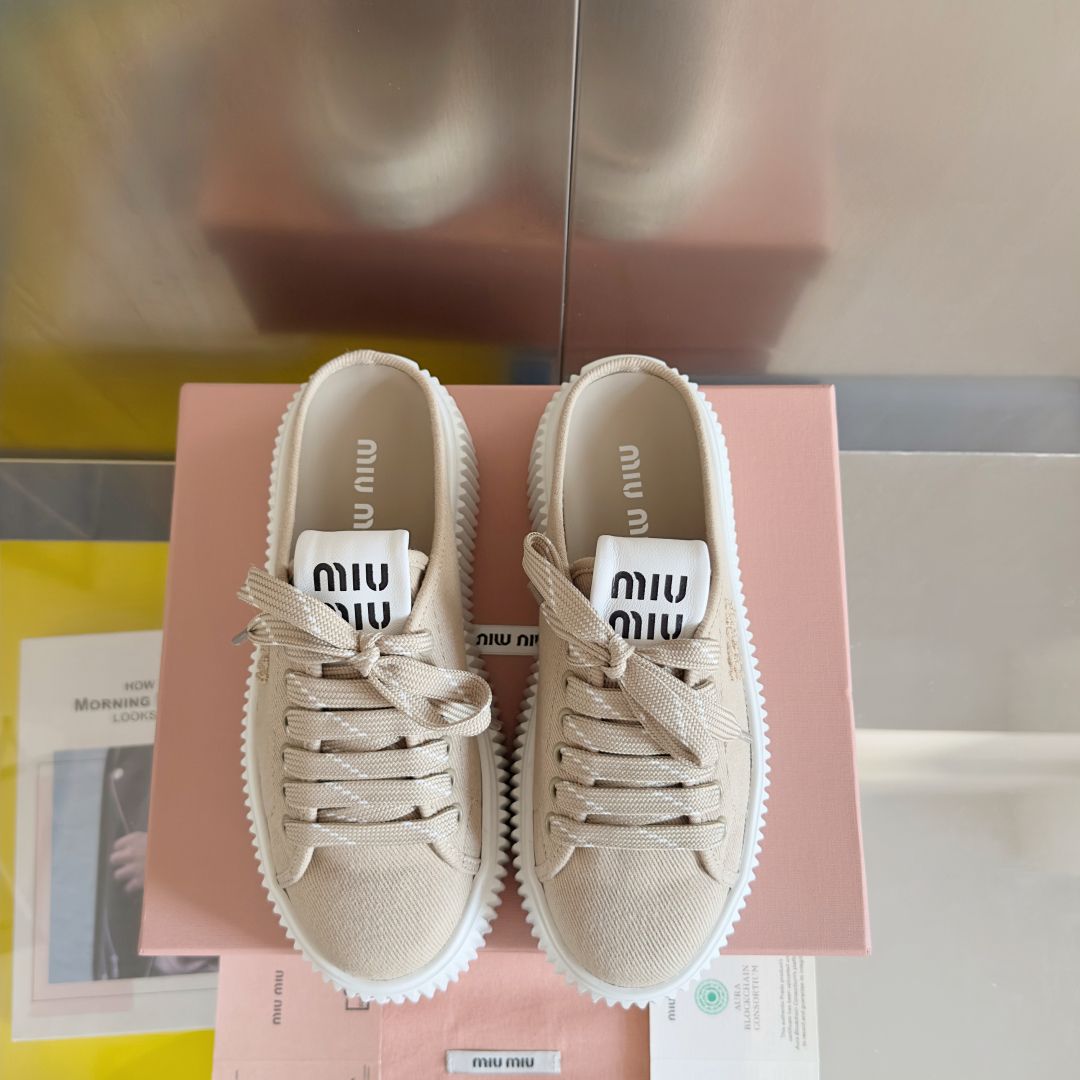 顶级版本：女款
MiuMiu缪缪 最新款 魔术贴 帆布 厚底 饼干鞋 休闲 运动鞋
原版购入开发 做货 