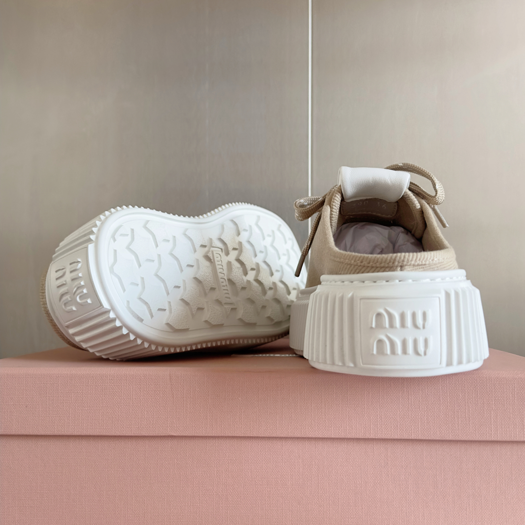 顶级版本：女款
MiuMiu缪缪 最新款 魔术贴 帆布 厚底 饼干鞋 休闲 运动鞋
原版购入开发 做货 