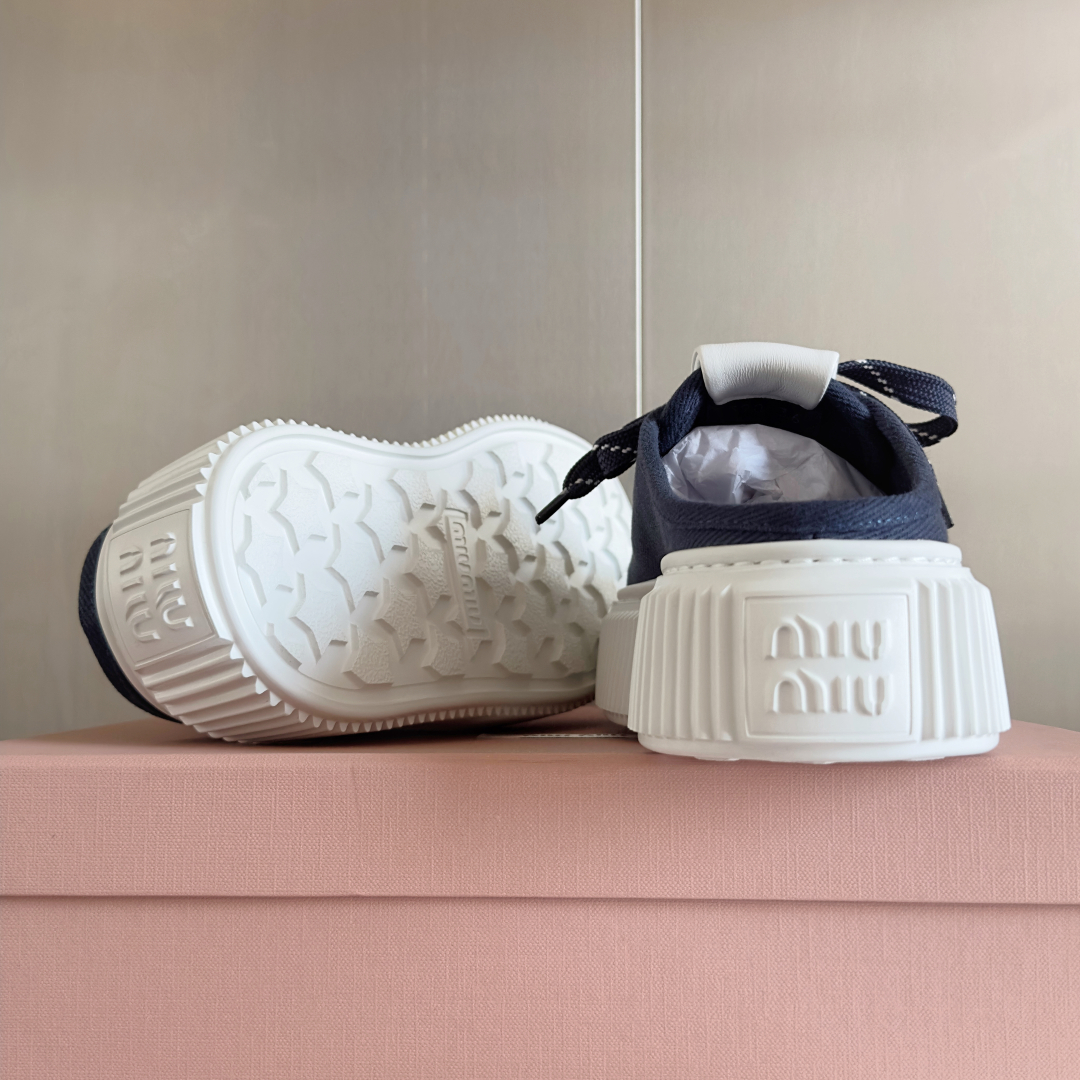 顶级版本：女款
MiuMiu缪缪 最新款 魔术贴 帆布 厚底 饼干鞋 休闲 运动鞋
原版购入开发 做货 
