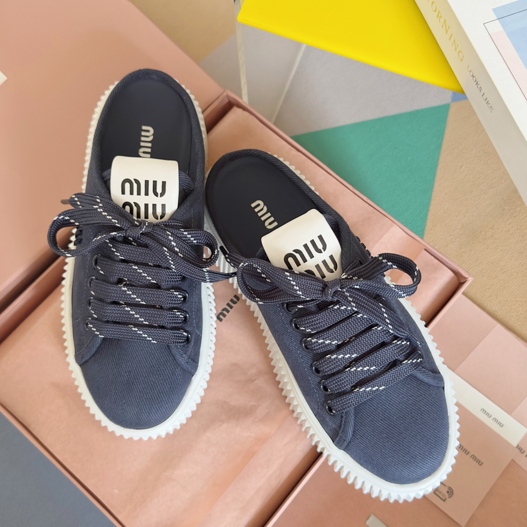 顶级版本：女款
MiuMiu缪缪 最新款 魔术贴 帆布 厚底 饼干鞋 休闲 运动鞋
原版购入开发 做货 