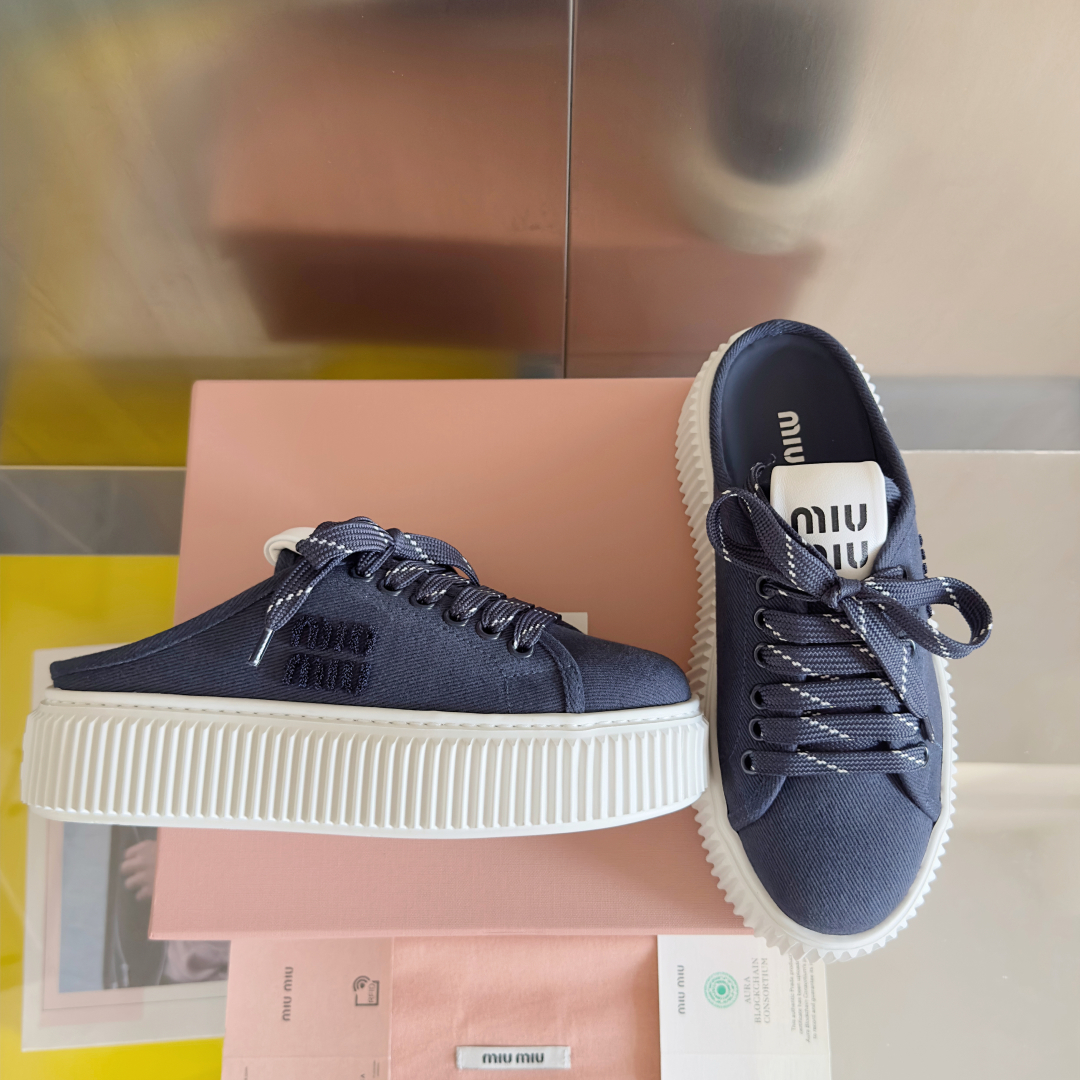 顶级版本：女款
MiuMiu缪缪 最新款 魔术贴 帆布 厚底 饼干鞋 休闲 运动鞋
原版购入开发 做货 