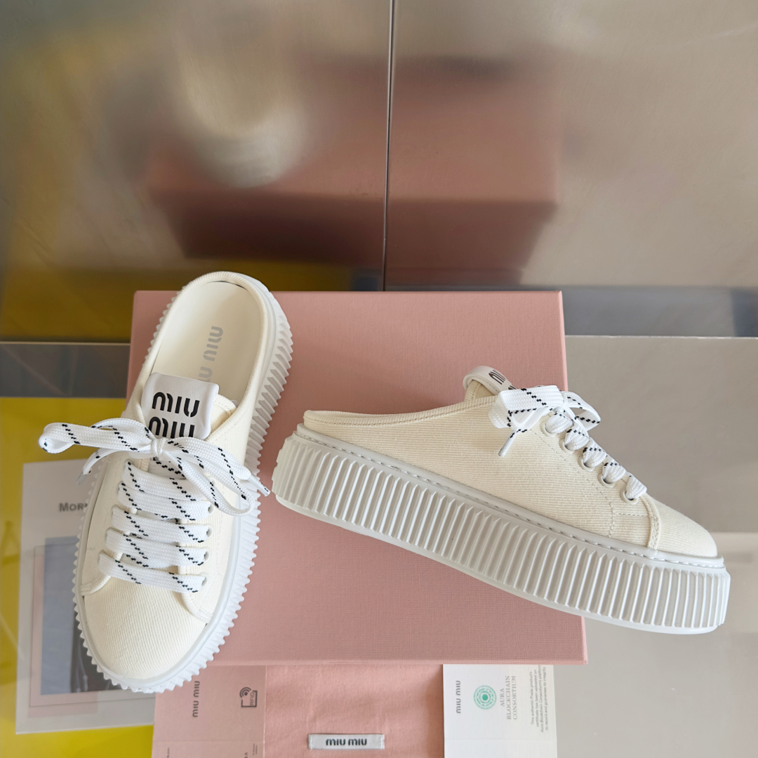 顶级版本：女款
MiuMiu缪缪 最新款 魔术贴 帆布 厚底 饼干鞋 休闲 运动鞋
原版购入开发 做货 