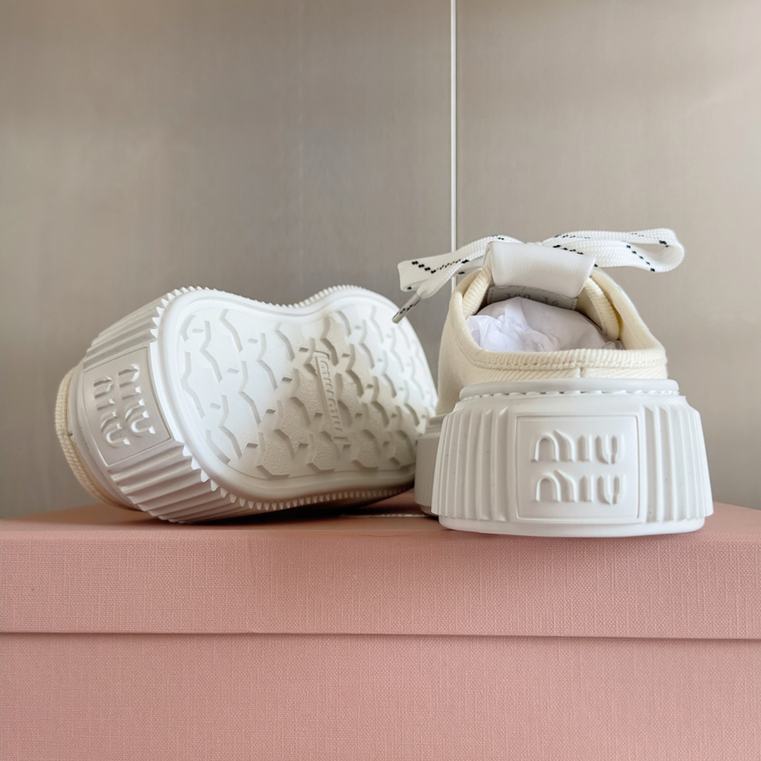 顶级版本：女款
MiuMiu缪缪 最新款 魔术贴 帆布 厚底 饼干鞋 休闲 运动鞋
原版购入开发 做货 