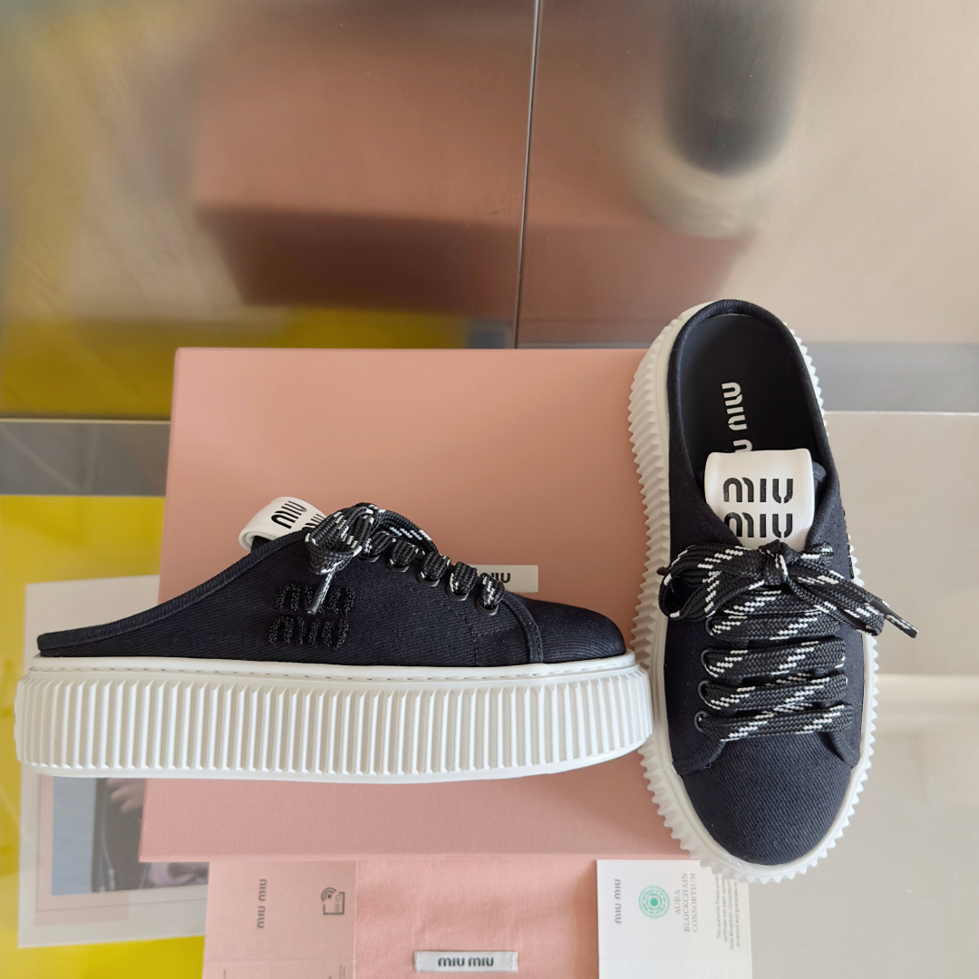 顶级版本：女款
MiuMiu缪缪 最新款 魔术贴 帆布 厚底 饼干鞋 休闲 运动鞋
原版购入开发 做货 