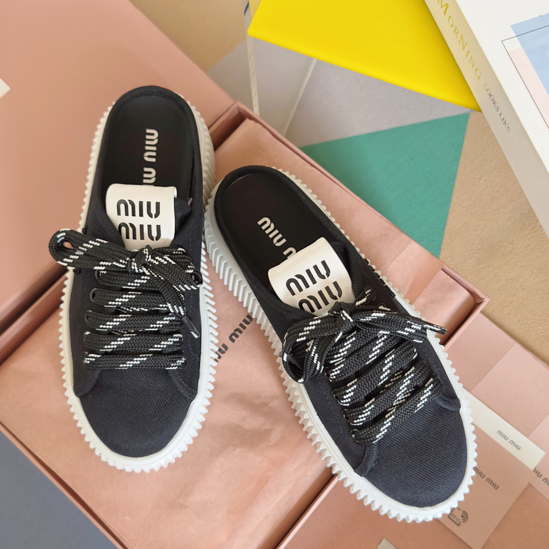 顶级版本：女款
MiuMiu缪缪 最新款 魔术贴 帆布 厚底 饼干鞋 休闲 运动鞋
原版购入开发 做货 