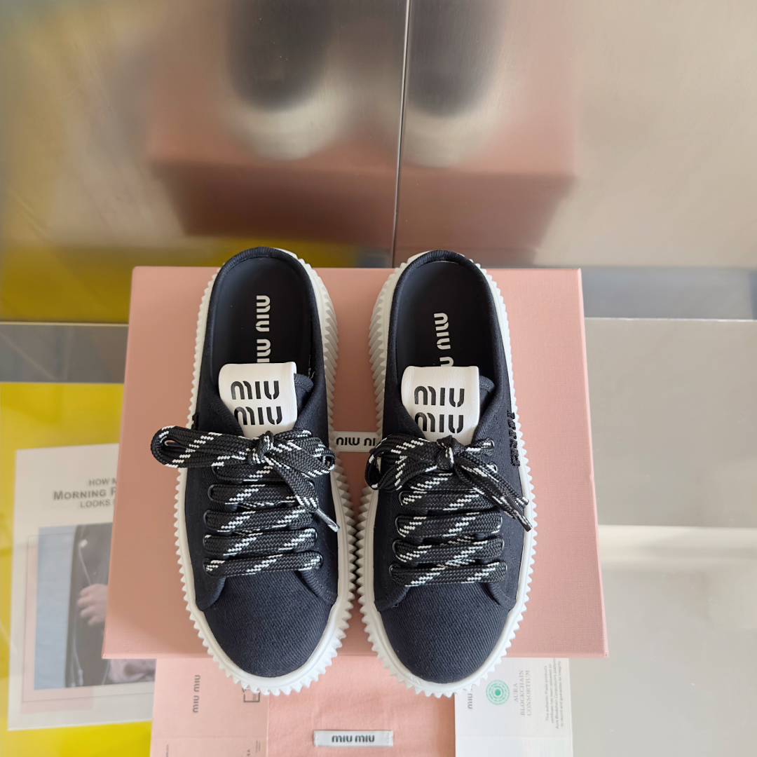 顶级版本：女款
MiuMiu缪缪 最新款 魔术贴 帆布 厚底 饼干鞋 休闲 运动鞋
原版购入开发 做货 