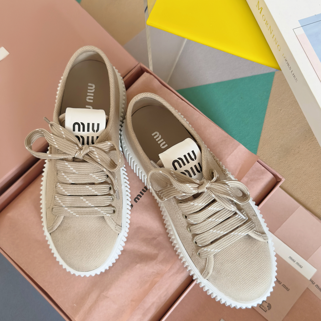 顶级版本：女款
MiuMiu缪缪 最新款 魔术贴 帆布 厚底 饼干鞋 休闲 运动鞋
原版购入开发 做货 