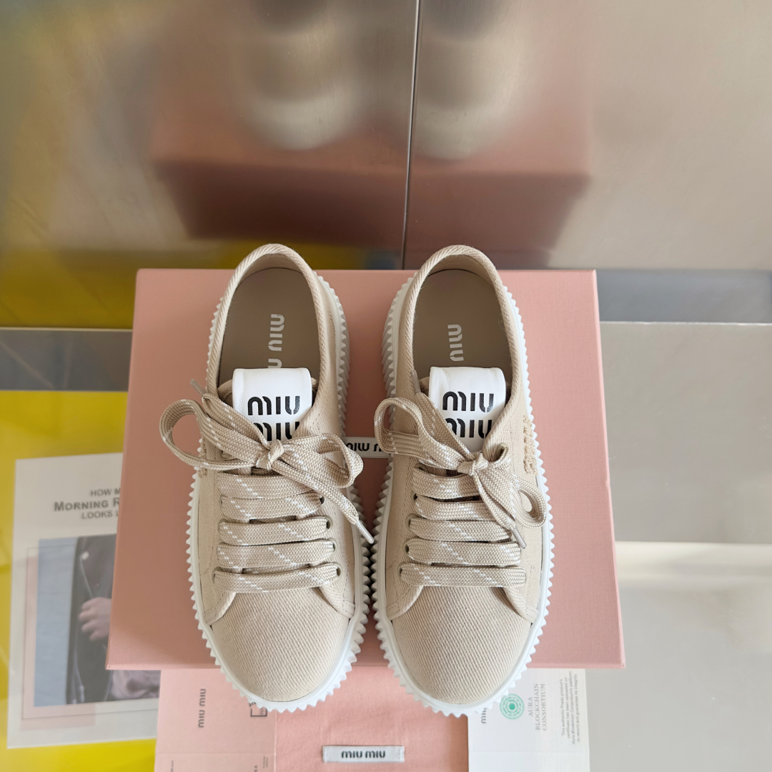 顶级版本：女款
MiuMiu缪缪 最新款 魔术贴 帆布 厚底 饼干鞋 休闲 运动鞋
原版购入开发 做货 