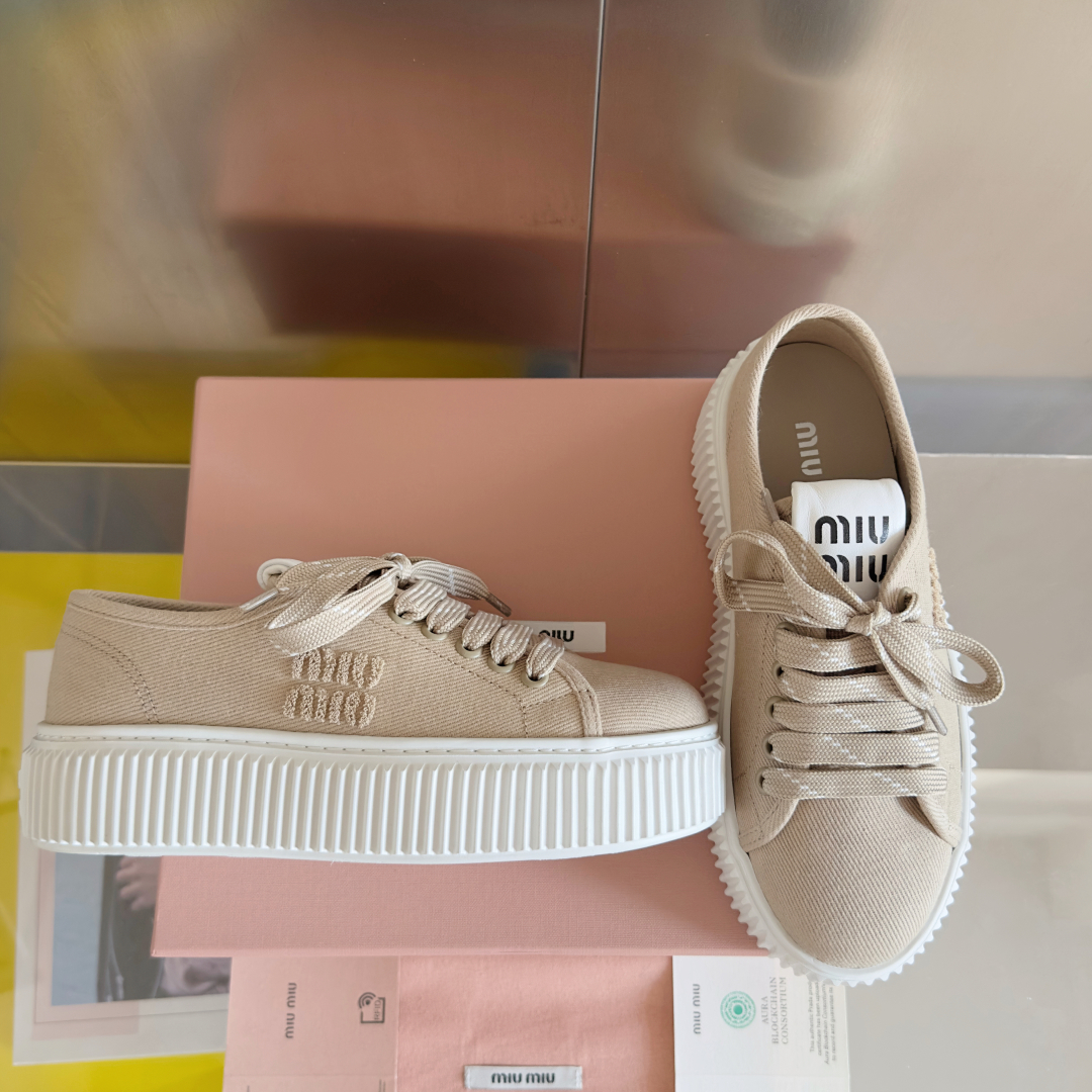 顶级版本：女款
MiuMiu缪缪 最新款 魔术贴 帆布 厚底 饼干鞋 休闲 运动鞋
原版购入开发 做货 
