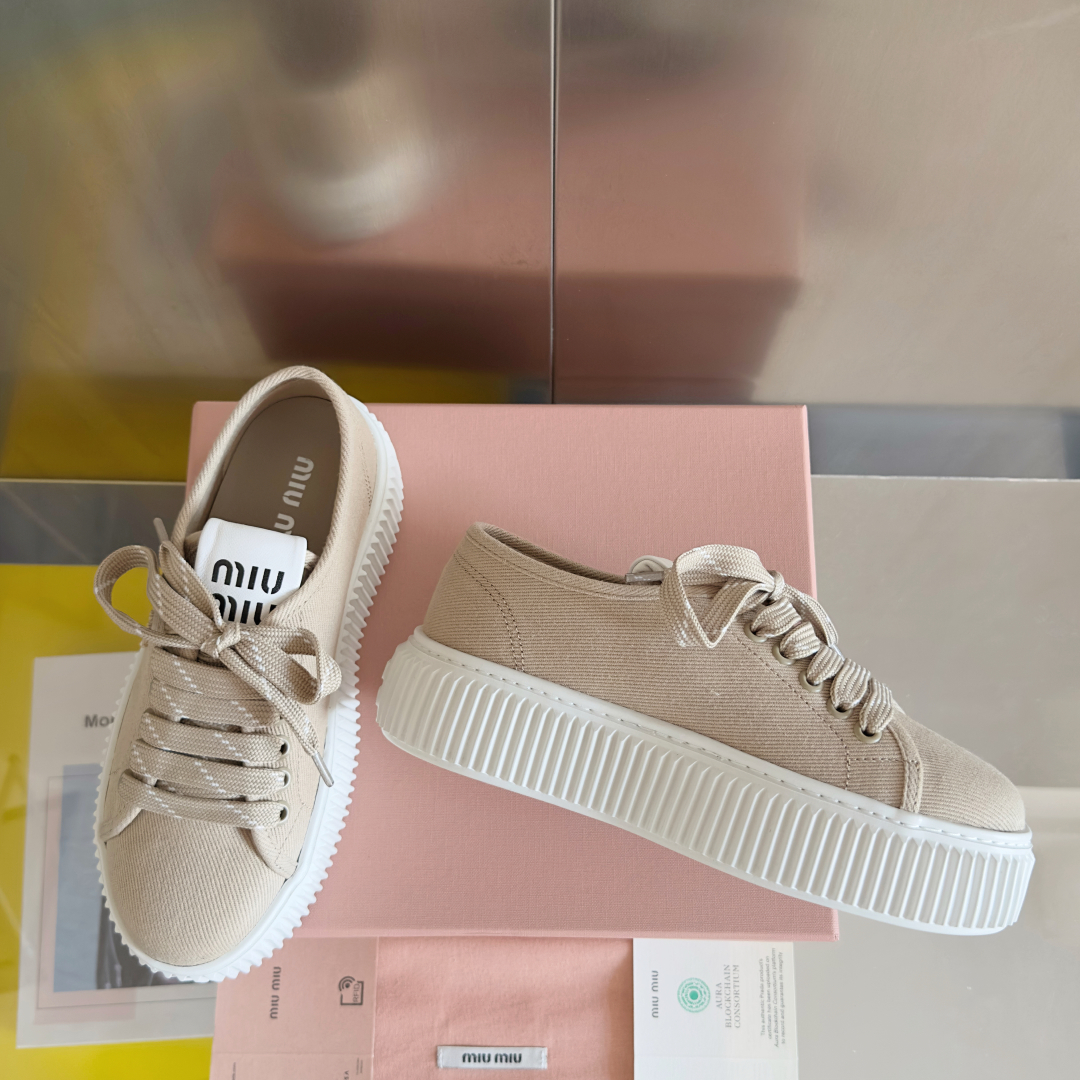 顶级版本：女款
MiuMiu缪缪 最新款 魔术贴 帆布 厚底 饼干鞋 休闲 运动鞋
原版购入开发 做货 