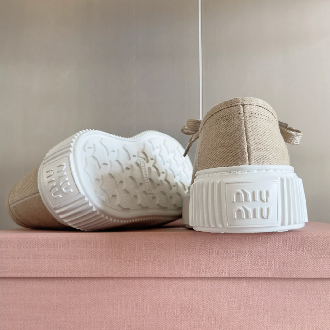 顶级版本：女款
MiuMiu缪缪 最新款 魔术贴 帆布 厚底 饼干鞋 休闲 运动鞋
原版购入开发 做货 