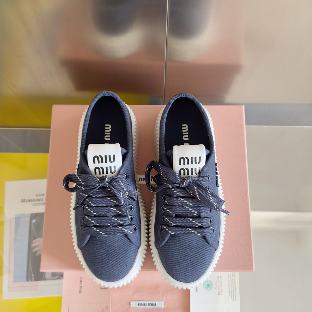 顶级版本：女款
MiuMiu缪缪 最新款 魔术贴 帆布 厚底 饼干鞋 休闲 运动鞋
原版购入开发 做货 