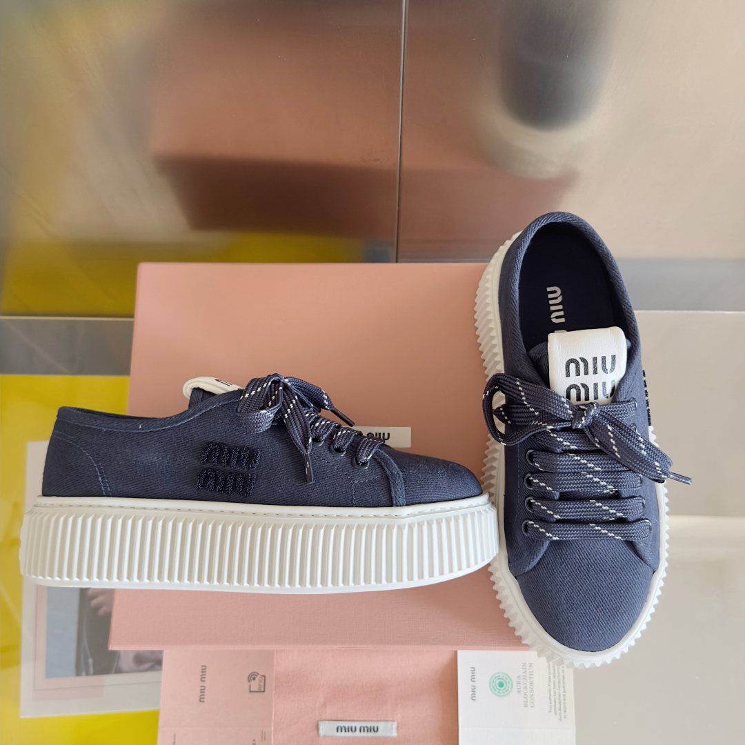 顶级版本：女款
MiuMiu缪缪 最新款 魔术贴 帆布 厚底 饼干鞋 休闲 运动鞋
原版购入开发 做货 