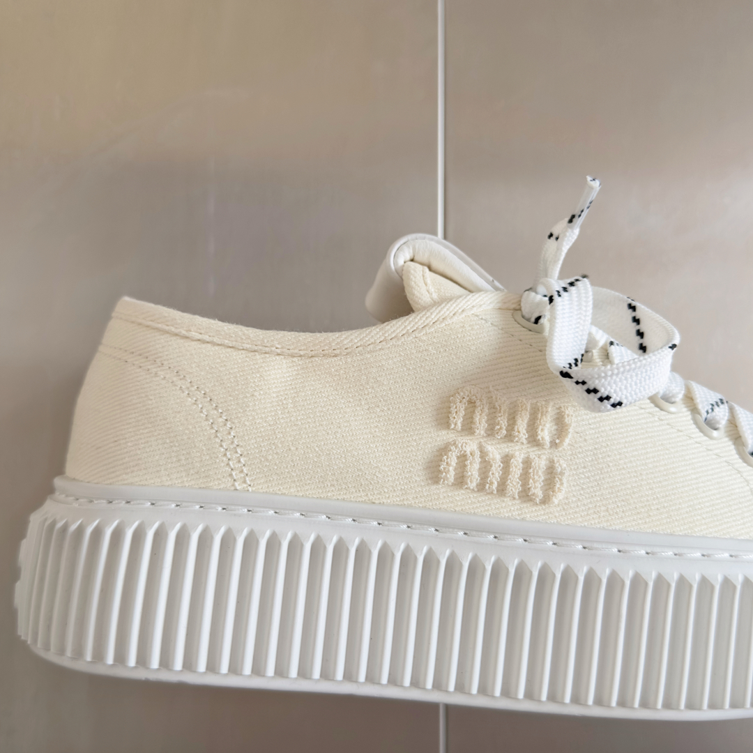 顶级版本：女款
MiuMiu缪缪 最新款 魔术贴 帆布 厚底 饼干鞋 休闲 运动鞋
原版购入开发 做货 