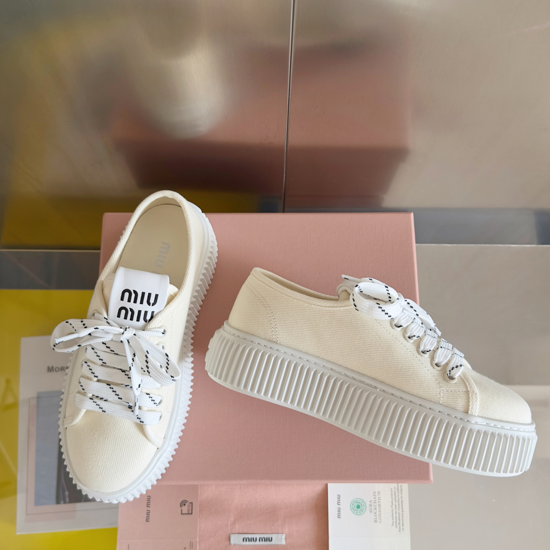 顶级版本：女款
MiuMiu缪缪 最新款 魔术贴 帆布 厚底 饼干鞋 休闲 运动鞋
原版购入开发 做货 