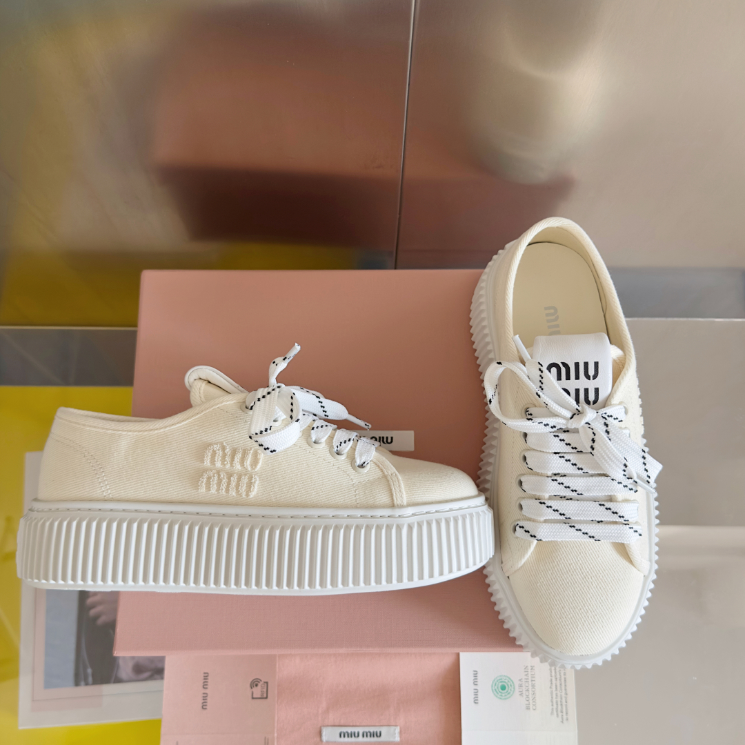 顶级版本：女款
MiuMiu缪缪 最新款 魔术贴 帆布 厚底 饼干鞋 休闲 运动鞋
原版购入开发 做货 
