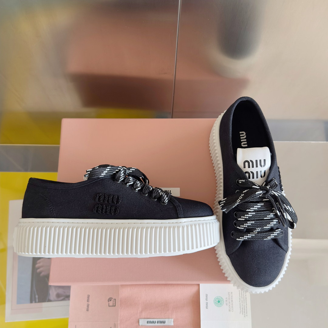 顶级版本：女款
MiuMiu缪缪 最新款 魔术贴 帆布 厚底 饼干鞋 休闲 运动鞋
原版购入开发 做货 