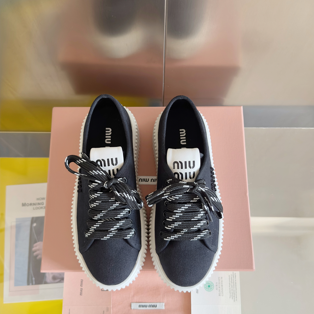 顶级版本：女款
MiuMiu缪缪 最新款 魔术贴 帆布 厚底 饼干鞋 休闲 运动鞋
原版购入开发 做货 