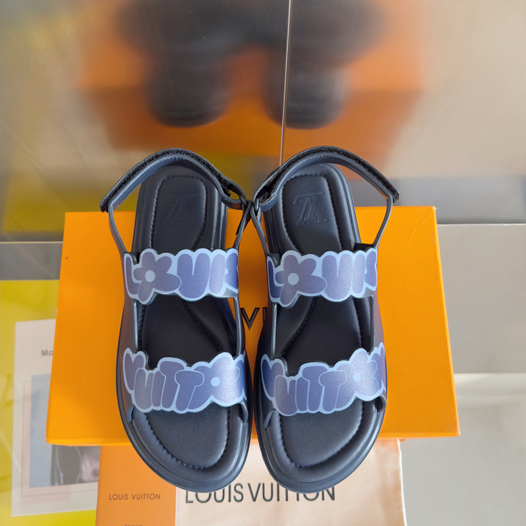 顶级版本:男款
LV 路易威登L家 驴牌 VENICE 系列 棋盘格 魔术贴 交叉 拖鞋 沙滩 凉拖
原