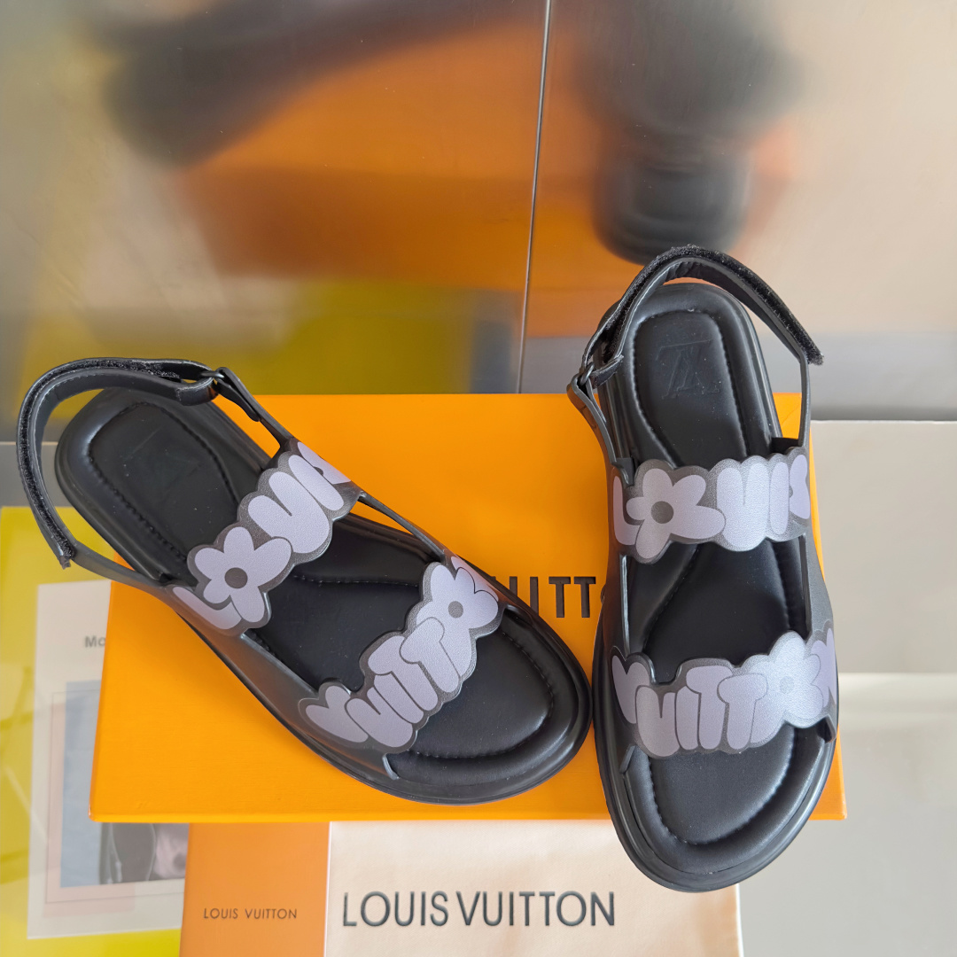 顶级版本:男款
LV 路易威登L家 驴牌 VENICE 系列 棋盘格 魔术贴 交叉 拖鞋 沙滩 凉拖
原