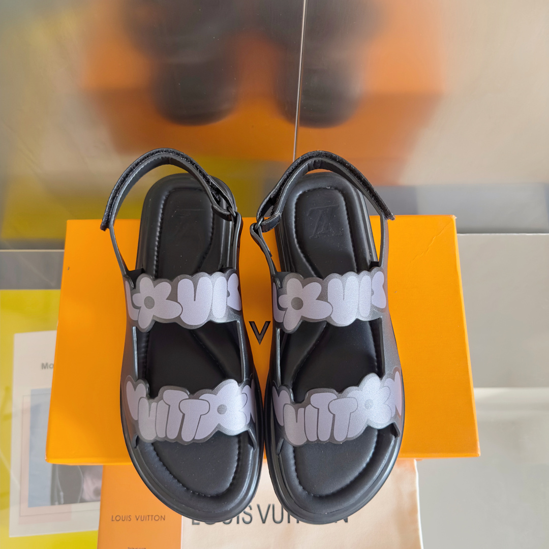 顶级版本:男款
LV 路易威登L家 驴牌 VENICE 系列 棋盘格 魔术贴 交叉 拖鞋 沙滩 凉拖
原