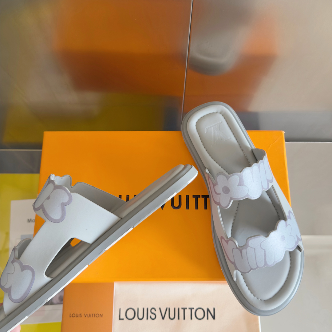 顶级版本:男款
LV 路易威登L家 驴牌 VENICE 系列 棋盘格 魔术贴 交叉 拖鞋 沙滩 凉拖
原