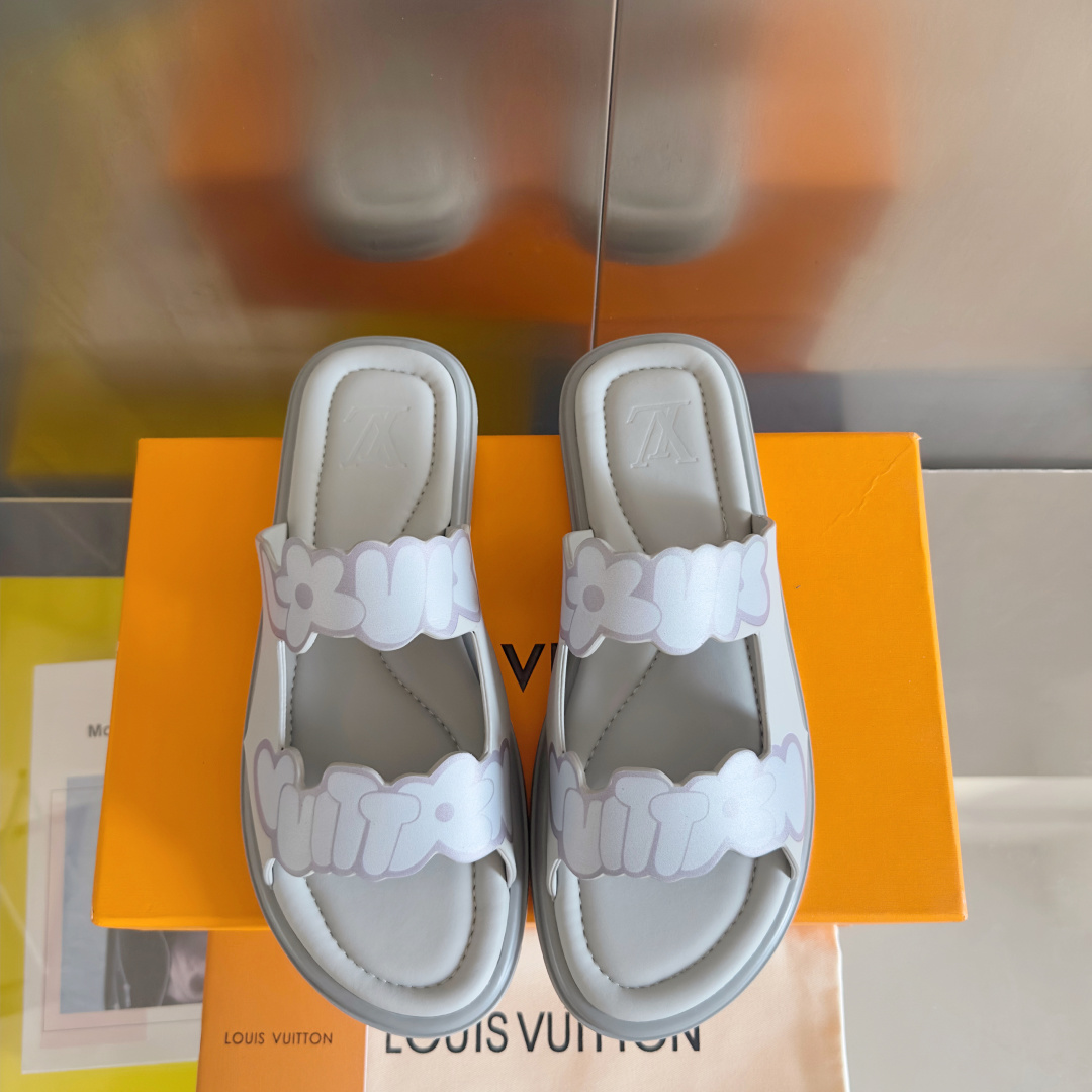 顶级版本:男款
LV 路易威登L家 驴牌 VENICE 系列 棋盘格 魔术贴 交叉 拖鞋 沙滩 凉拖
原