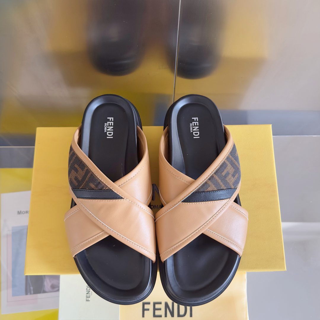 顶级版本：男款
Fendi芬迪 Diagonal系列 FF 老花 一字 交叉 厚底凉鞋 拖鞋
原版购入开