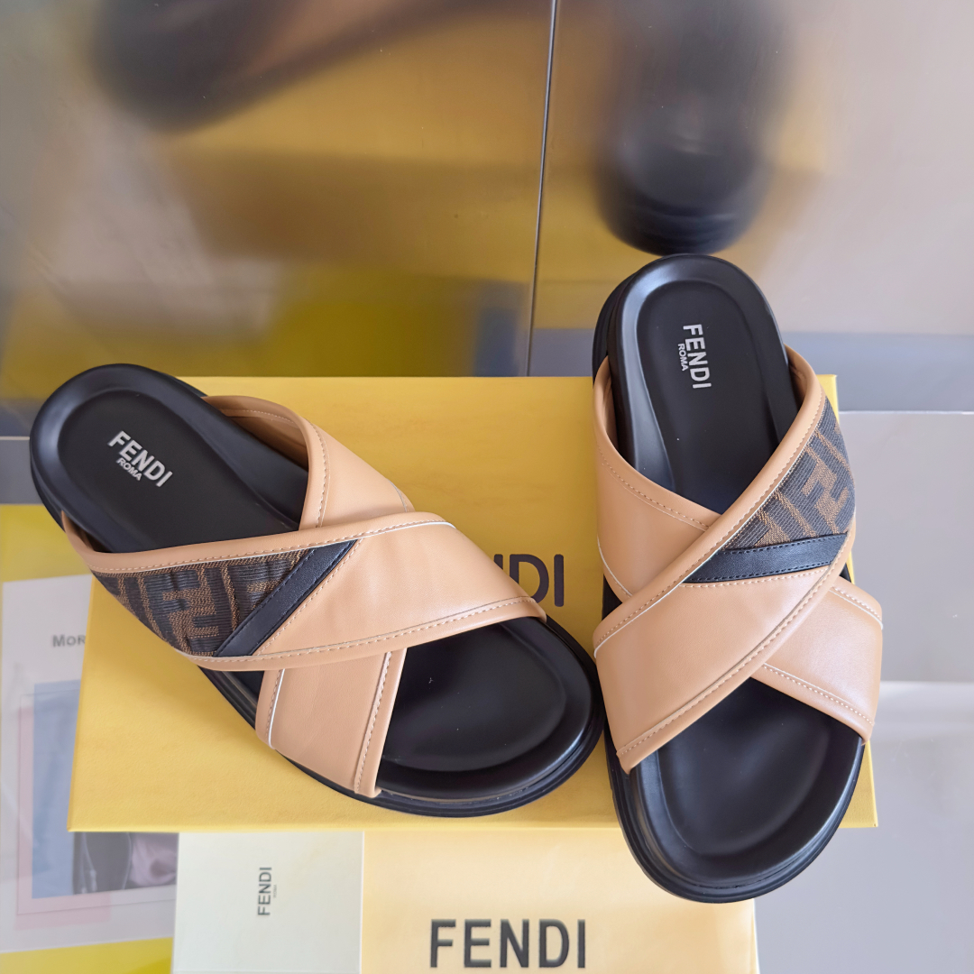 顶级版本：男款
Fendi芬迪 Diagonal系列 FF 老花 一字 交叉 厚底凉鞋 拖鞋
原版购入开