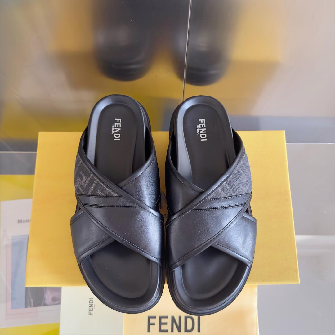 顶级版本：男款
Fendi芬迪 Diagonal系列 FF 老花 一字 交叉 厚底凉鞋 拖鞋
原版购入开