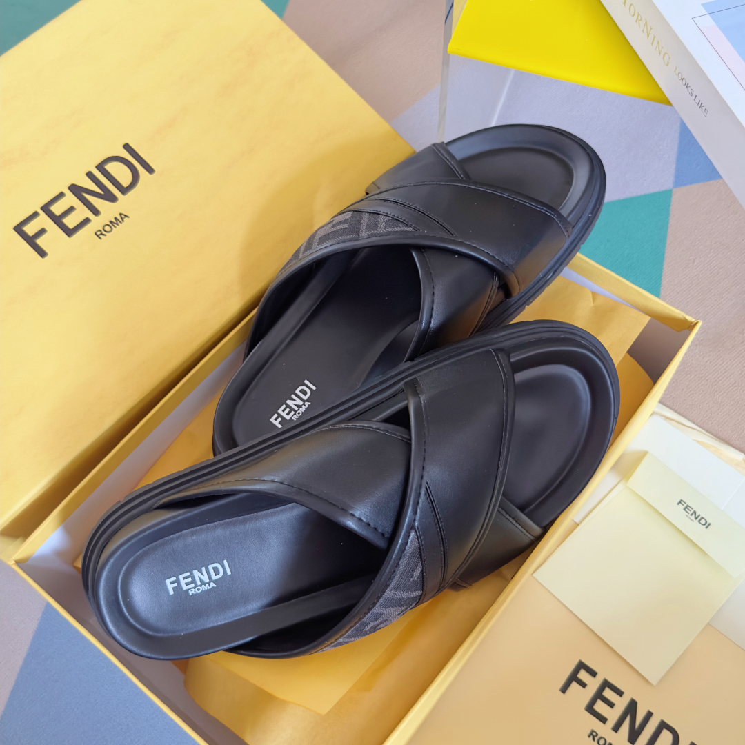 顶级版本：男款
Fendi芬迪 Diagonal系列 FF 老花 一字 交叉 厚底凉鞋 拖鞋
原版购入开