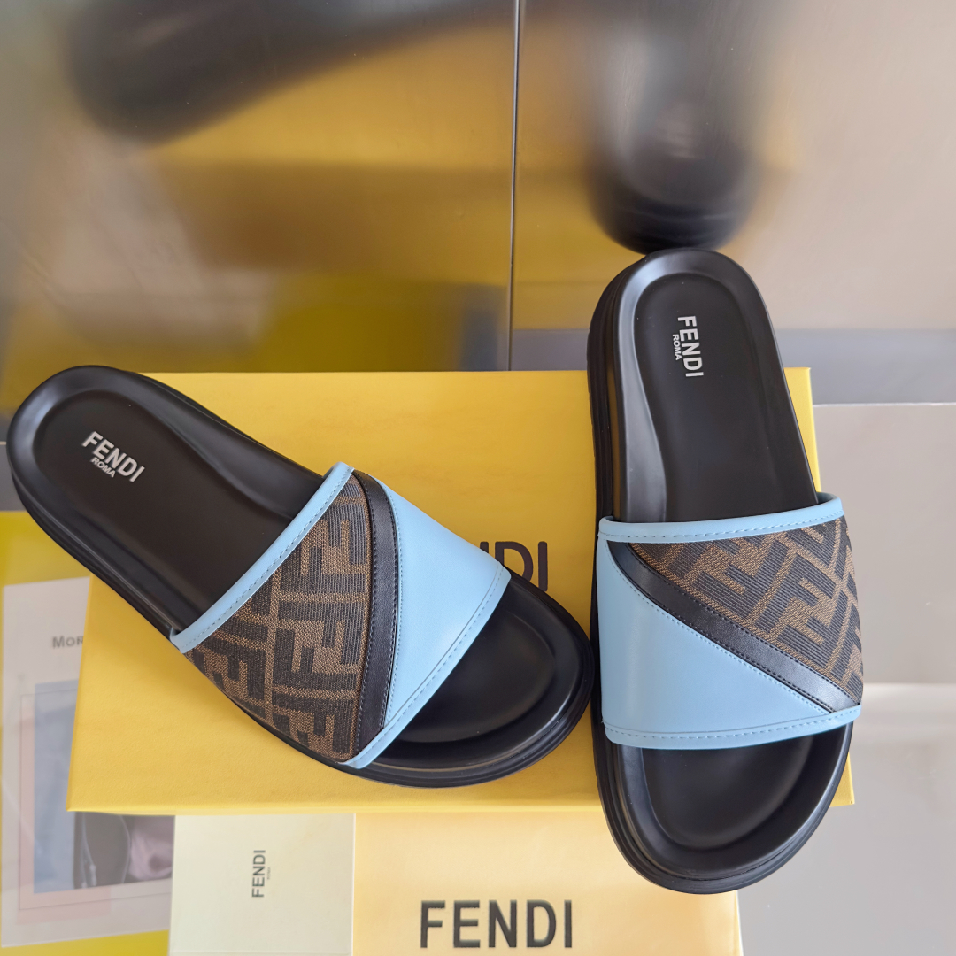 顶级版本：男款
Fendi芬迪 Diagonal系列 FF 老花 一字 交叉 厚底凉鞋 拖鞋
原版购入开