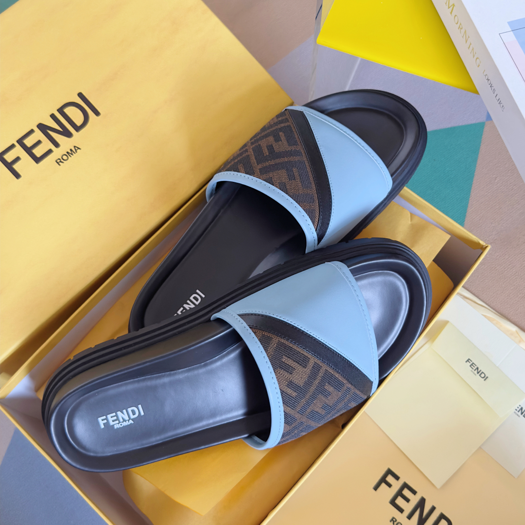 顶级版本：男款
Fendi芬迪 Diagonal系列 FF 老花 一字 交叉 厚底凉鞋 拖鞋
原版购入开