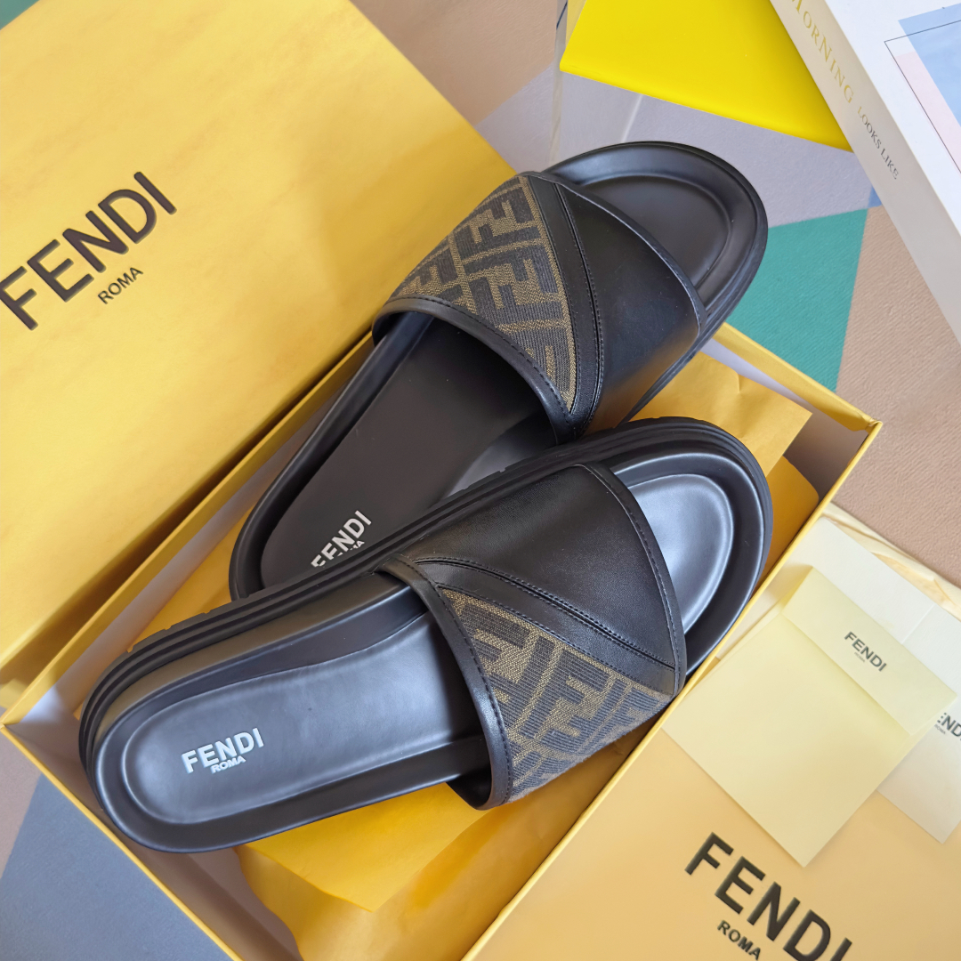 顶级版本：男款
Fendi芬迪 Diagonal系列 FF 老花 一字 交叉 厚底凉鞋 拖鞋
原版购入开