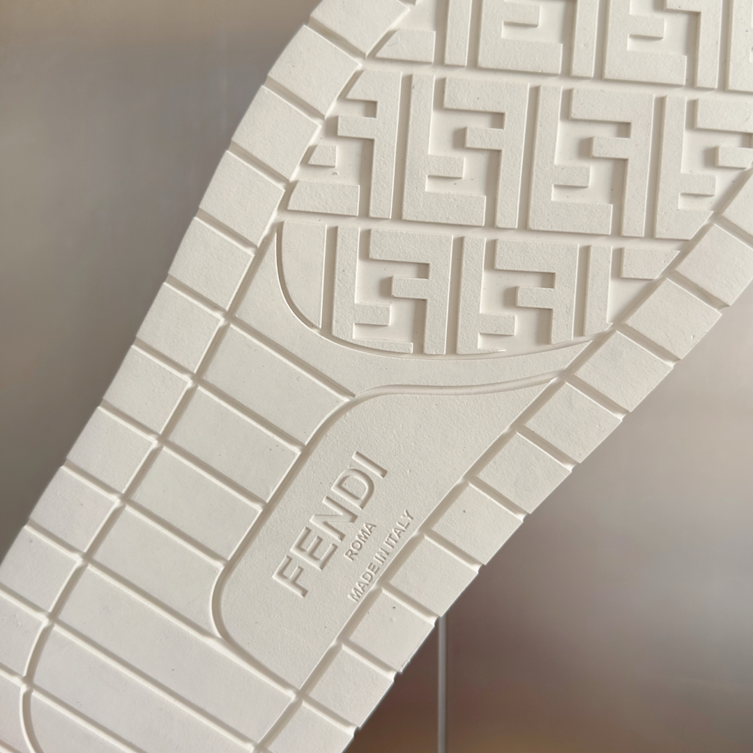 顶级版本：男款
Fendi芬迪 Diagonal系列 FF 老花 一字 交叉 厚底凉鞋 拖鞋
原版购入开