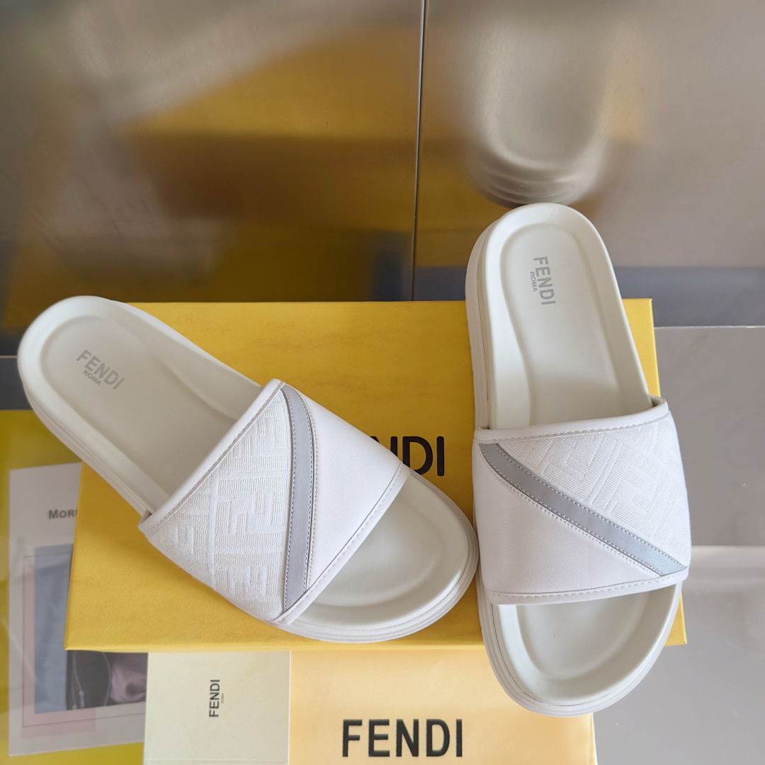 顶级版本：男款
Fendi芬迪 Diagonal系列 FF 老花 一字 交叉 厚底凉鞋 拖鞋
原版购入开