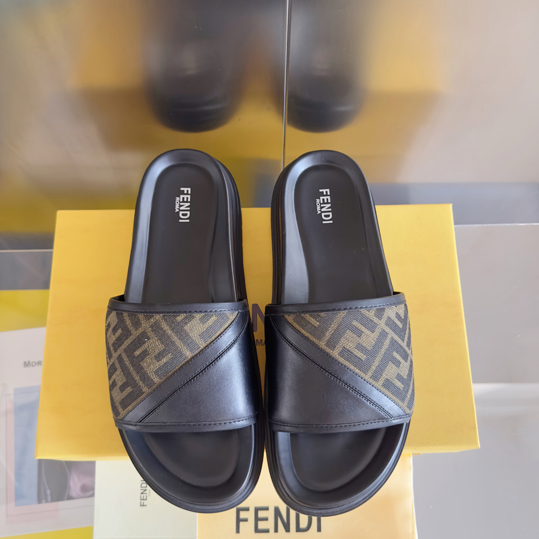 顶级版本：男款
Fendi芬迪 Diagonal系列 FF 老花 一字 交叉 厚底凉鞋 拖鞋
原版购入开