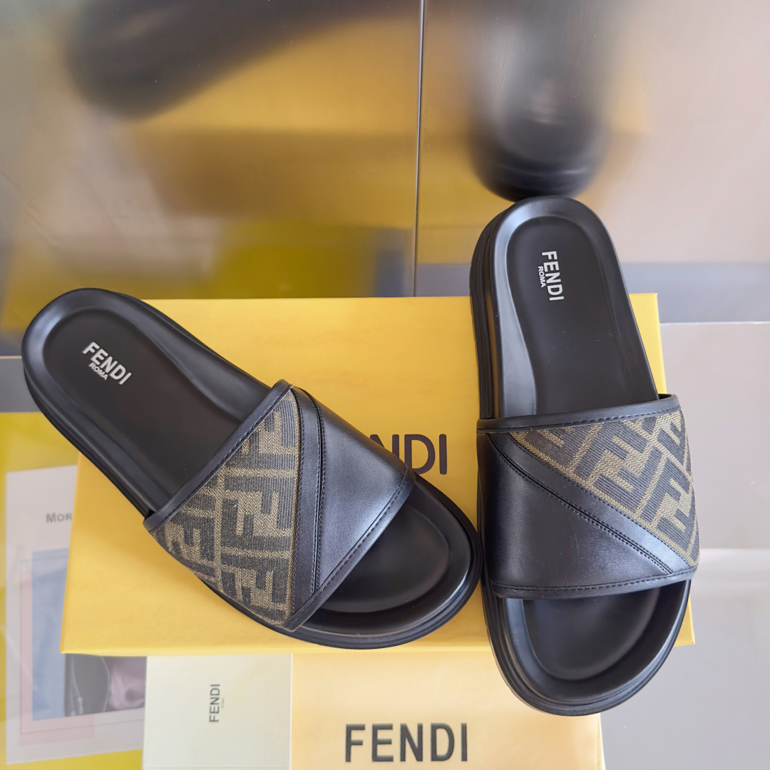 顶级版本：男款
Fendi芬迪 Diagonal系列 FF 老花 一字 交叉 厚底凉鞋 拖鞋
原版购入开