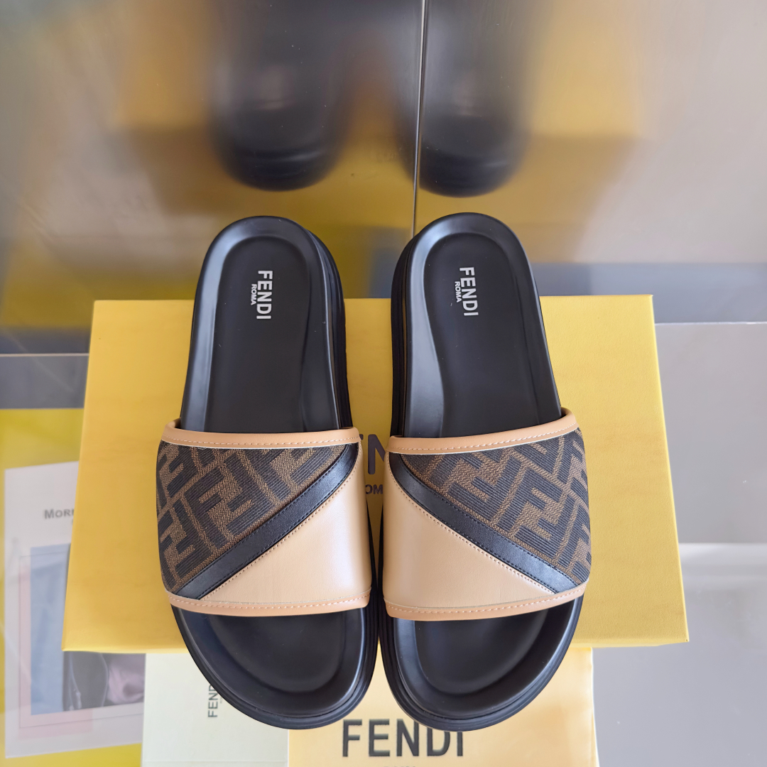 顶级版本：男款
Fendi芬迪 Diagonal系列 FF 老花 一字 交叉 厚底凉鞋 拖鞋
原版购入开