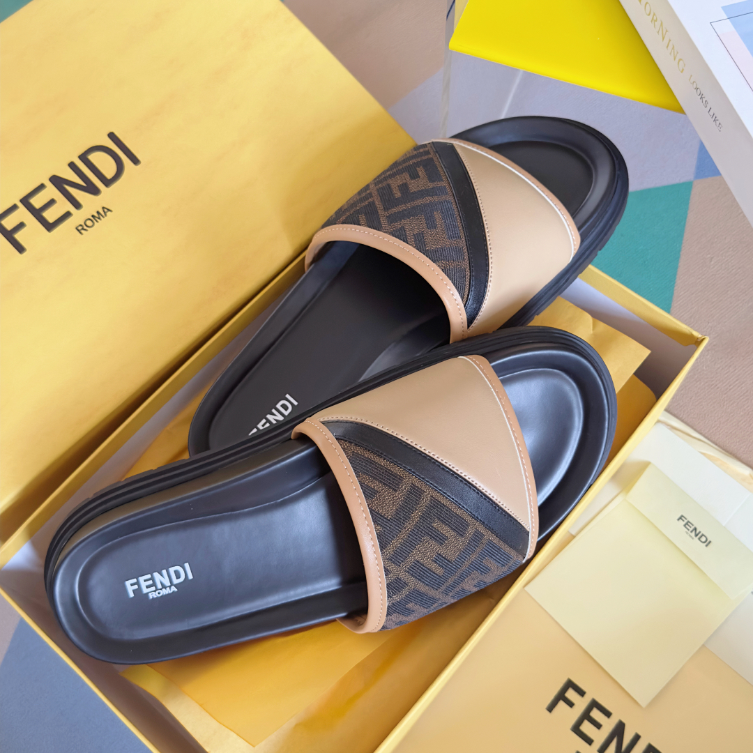 顶级版本：男款
Fendi芬迪 Diagonal系列 FF 老花 一字 交叉 厚底凉鞋 拖鞋
原版购入开
