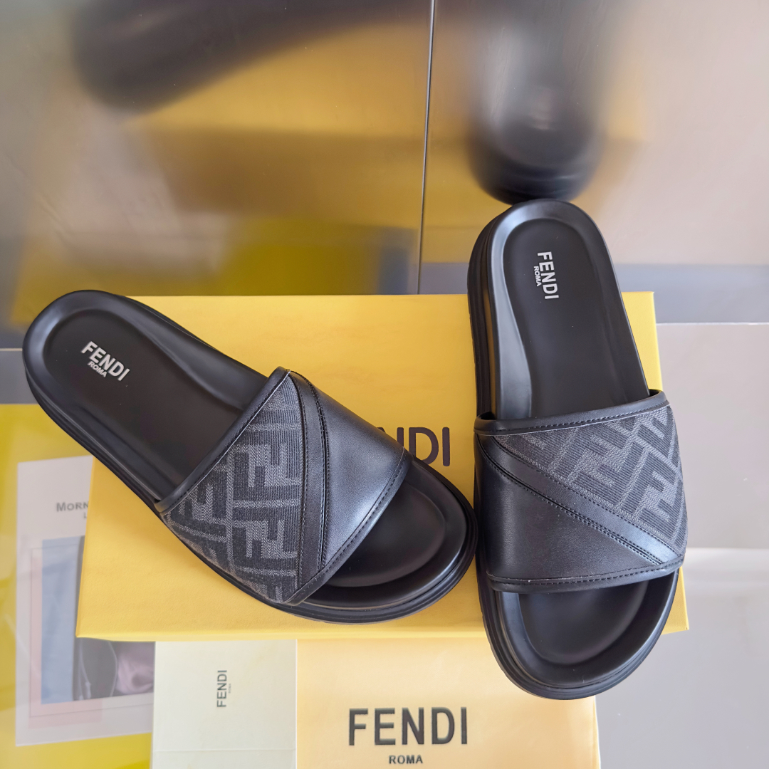 顶级版本：男款
Fendi芬迪 Diagonal系列 FF 老花 一字 交叉 厚底凉鞋 拖鞋
原版购入开