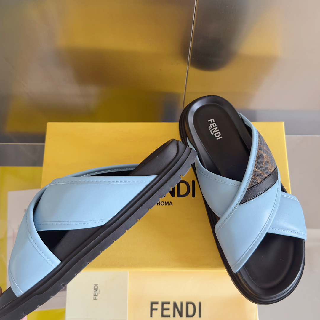 顶级版本：男款
Fendi芬迪 Diagonal系列 FF 老花 一字 交叉 厚底凉鞋 拖鞋
原版购入开