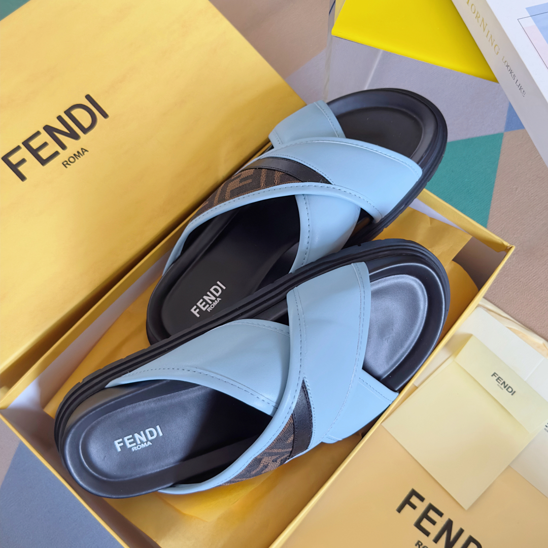 顶级版本：男款
Fendi芬迪 Diagonal系列 FF 老花 一字 交叉 厚底凉鞋 拖鞋
原版购入开