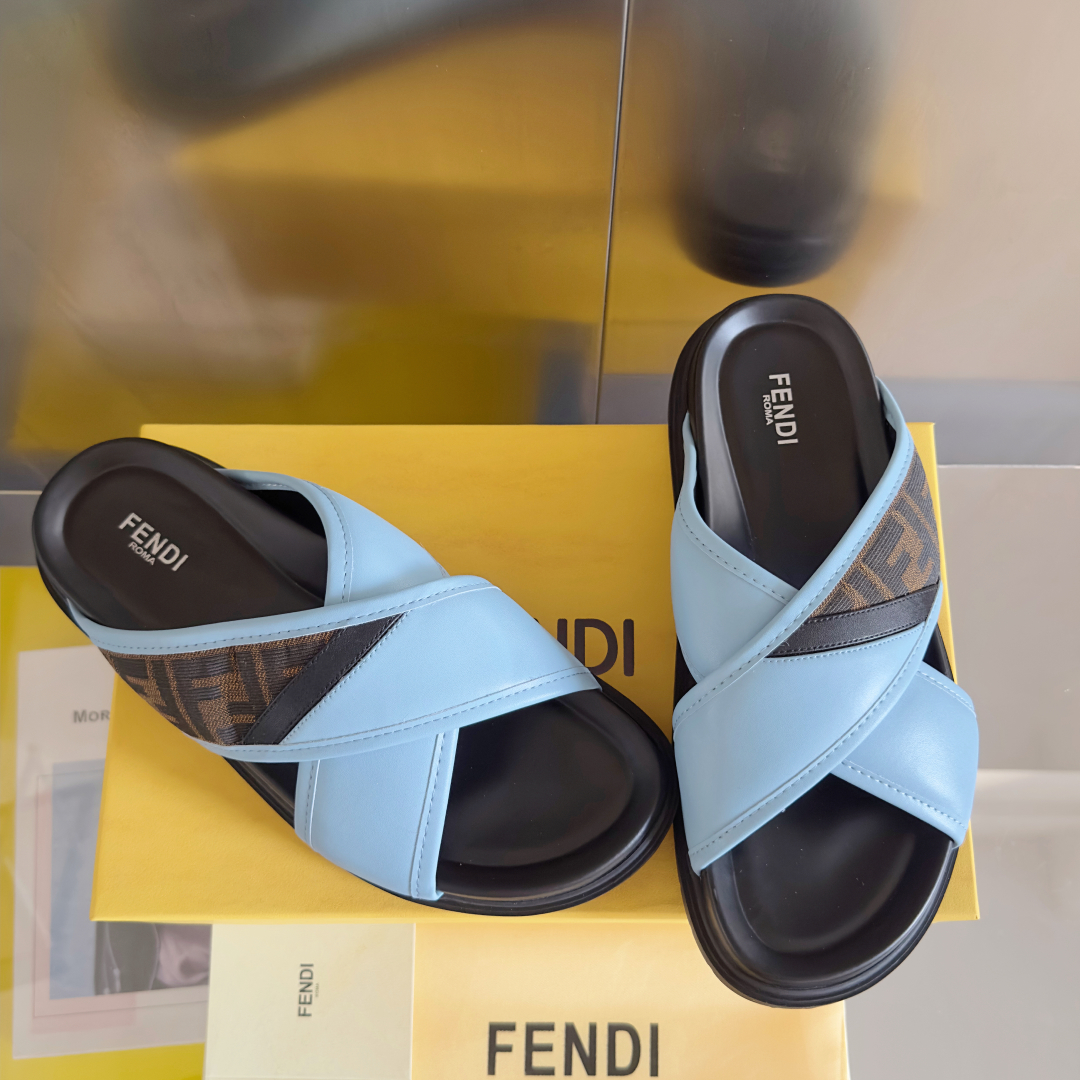 顶级版本：男款
Fendi芬迪 Diagonal系列 FF 老花 一字 交叉 厚底凉鞋 拖鞋
原版购入开