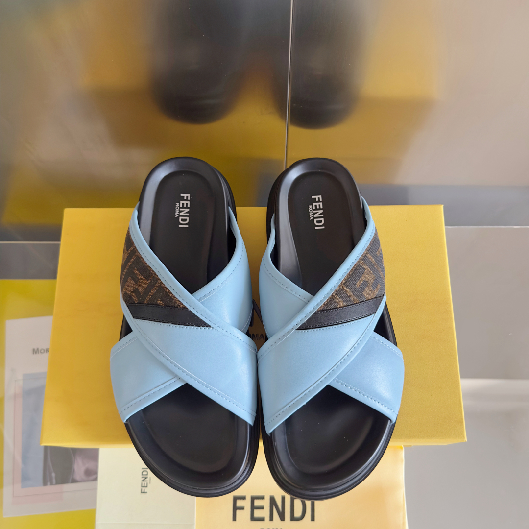 顶级版本：男款
Fendi芬迪 Diagonal系列 FF 老花 一字 交叉 厚底凉鞋 拖鞋
原版购入开