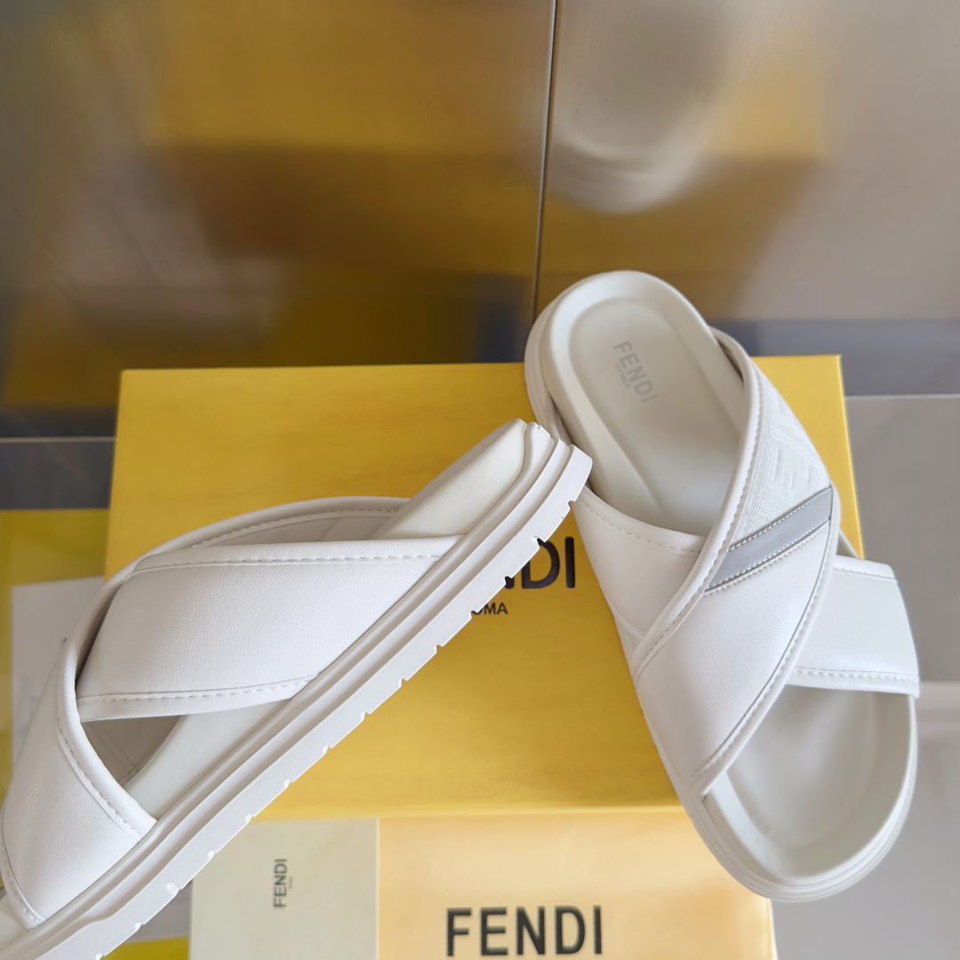 顶级版本：男款
Fendi芬迪 Diagonal系列 FF 老花 一字 交叉 厚底凉鞋 拖鞋
原版购入开